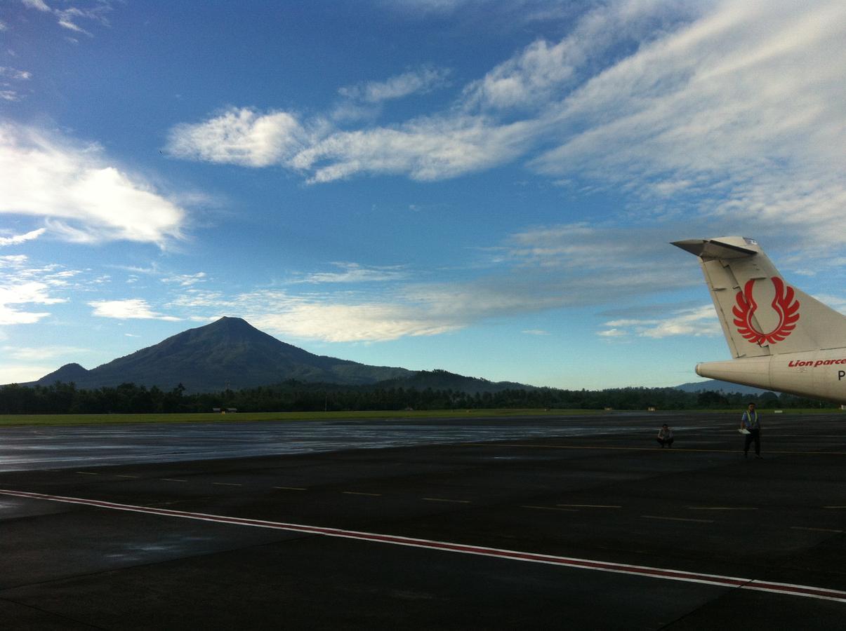 Living Peace House Hotel Manado Exterior foto